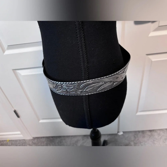 Unbranded | Silver  Embossed Belt | Size L - Picture 8 of 8